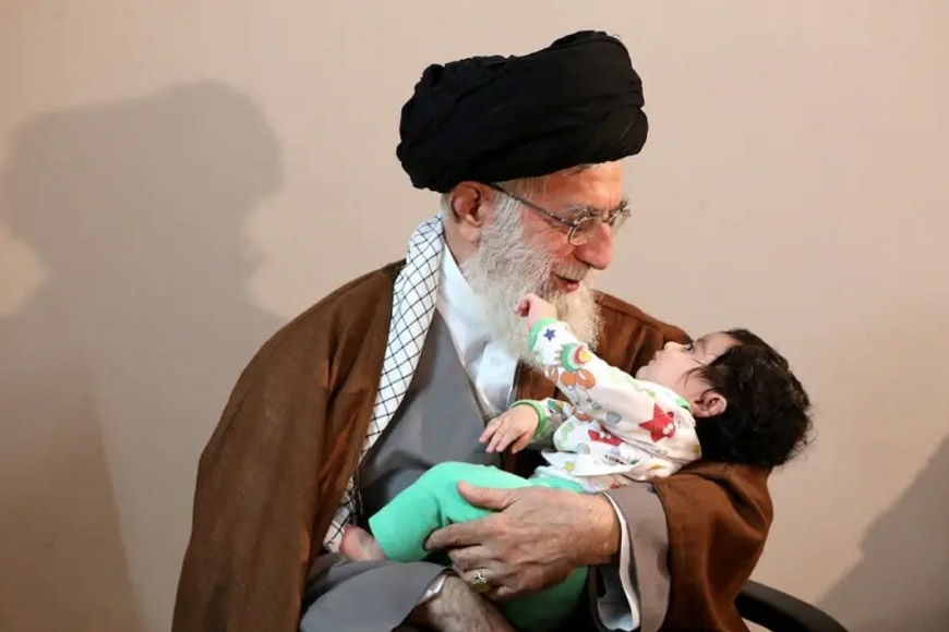 সন্তানকে মানুষ করা নারীর সবচেয়ে মর্যাদাপূর্ণ পেশা: ইরানের সর্বোচ্চ নেতা